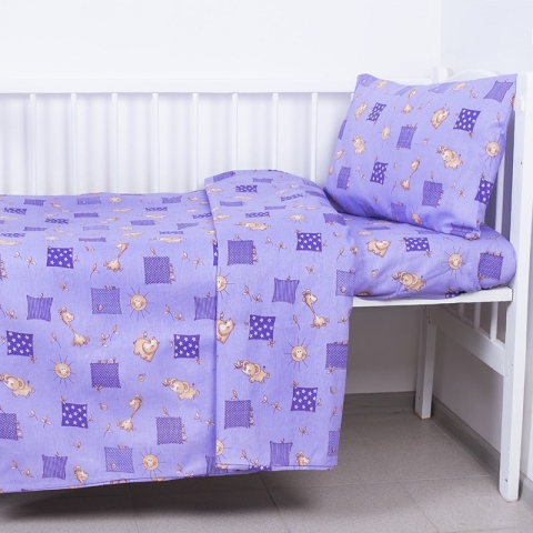 Постельное белье в детскую кроватку 366/5 Жирафики фиолетовый с простыней на резинке