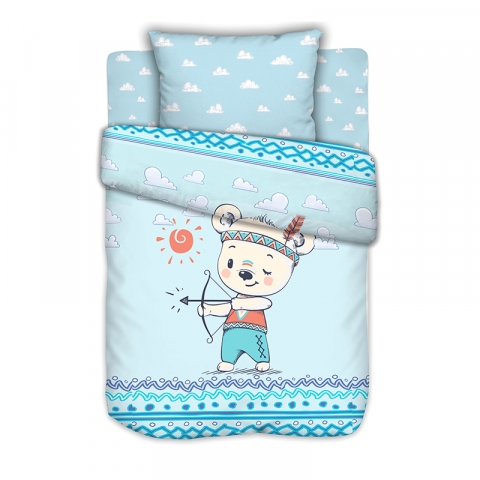 Постельное белье в детскую кроватку с простыней на резинке Мишка-индеец на полянке сатин