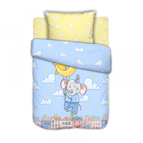 Постельное белье в детскую кроватку с простыней на резинке Слоненок в облаках на полянке сатин