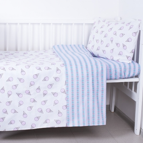 Постельное белье в детскую кроватку Мороженки розовый-Цветочки с простыней на резинке